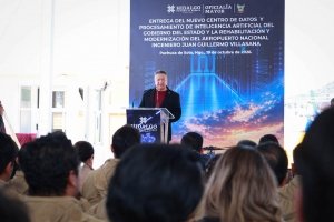 Menchaca Salazar entrega nuevo Centro de Datos y remodelaci&oacute;n del aeropuerto de Pachuca
