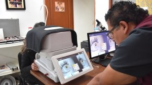 Adultos mayores en Hidalgo acceden a tecnolog&iacute;a de alta precisi&oacute;n gratuita para cuidar su salud visual