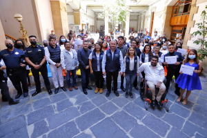Reconoce Sergio Ba&ntilde;os a participantes del taller "Estructura de la Lengua de Se&ntilde;as Mexicana"