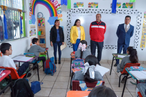 Natividad Castrej&oacute;n entreg&oacute; mobiliario en Atotonilco El Grande y Huasca de Ocampo