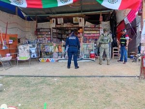 Supervisan venta de pirotecnia en Huejutla