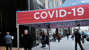 Alerta por nueva variante COVID que se propaga r&aacute;pido; ve s&iacute;ntomas