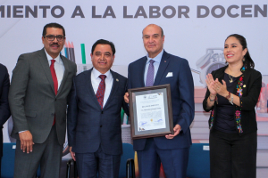 Reconocen a docentes hidalguenses en el Congreso del Estado