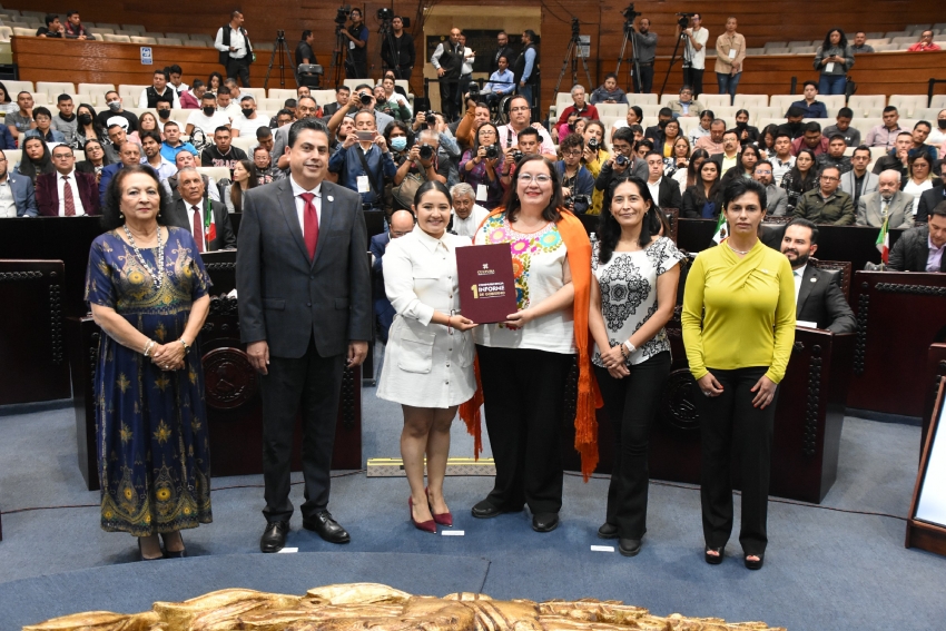 Ante el pleno del congreso de Hidalgo, compareci&oacute; la secretaria de cultura Tania Meza Escorza