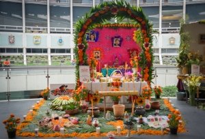 Huejutla comparte la tradici&oacute;n del Xantolo en espacios federales