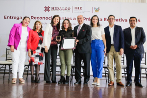 Natividad Castrej&oacute;n entreg&oacute; reconocimientos a la Pr&aacute;ctica Educativa 2024