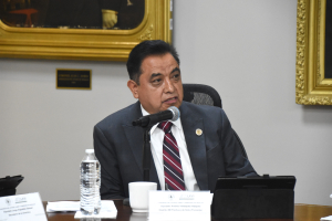 Presenta Andr&eacute;s Vel&aacute;zquez iniciativa sobre procuraci&oacute;n de justicia