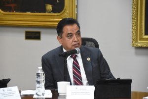 Presenta Andr&eacute;s Vel&aacute;zquez iniciativa sobre procuraci&oacute;n de justicia