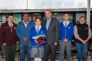 Benefician a m&aacute;s de mil 800 estudiantes de Acatl&aacute;n con apoyos educativos