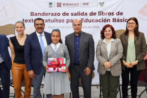 Naty Castrejón da banderazo de salida a libros de texto gratuitos de educación básica