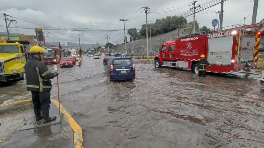 Intensa lluvia paraliza vialidades y afecta comercios