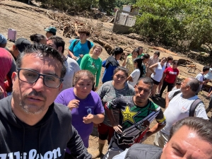 Daniel Andrade en solidaridad con las familias afectadas por las lluvias en la Sierra y Huasteca