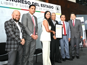 Congreso de Hidalgo reconoce trayectoria del m&uacute;sico Adelfo Hern&aacute;ndez con &ldquo;La Mina del Tiempo&rdquo;