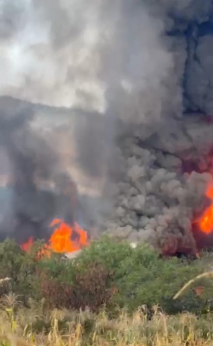 Un tren con 100 vagones, descarrila y se incendia