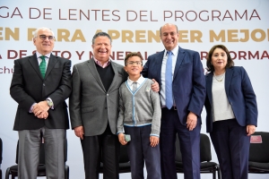 Entrega Gobierno de Hidalgo lentes a estudiantes&nbsp;de nivel b&aacute;sico