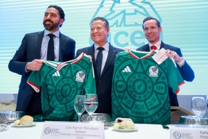 Julio Menchaca cobija a la cadena Fibra-Textil-Vestido-Calzado