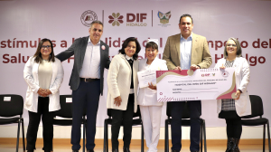 Con entrega de est&iacute;mulos econ&oacute;micos reconocen labor de personal m&eacute;dico del Hospital del Ni&ntilde;o DIFH