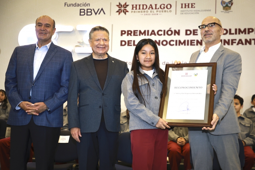 Julio Menchaca reconoce excelencia académica de 32 participantes de la OCI 2026