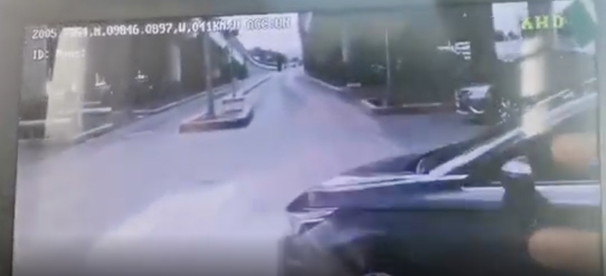 Vehículo invade paso del Transporte Metropolitano y ocasiona incidente