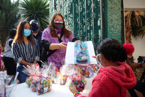 Como acto reivindicatorio hacia las infancias,&nbsp;entrega DIF Pachuca juguetes y aguinaldos