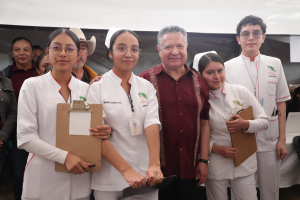 Llama Julio Menchaca a mantener contacto con la gente y alejarse de las &ldquo;grillas&rdquo;
