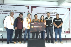 Contralor&iacute;a garantiza entrega transparente de apoyos a m&aacute;s de mil familias en Huejutla