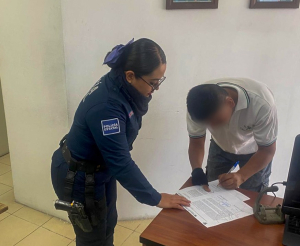 Policía Estatal brinda auxilio a adulto mayor extraviado en el Estado de México