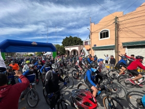 Participan cientos de ciclistas en el Reto 60K de la Sierra Gorda