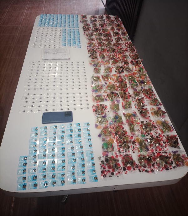 Asegura SSPH a mujer con m&aacute;s de 500 dosis de presunta droga en Ixmiquilpan