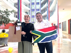 Hidalgo despide a Bafana Bafana y estrecha lazos con la delegaci&oacute;n de Sud&aacute;frica