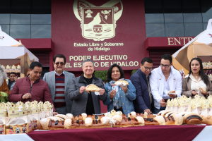 Reparten 8 mil roscas de Reyes Magos