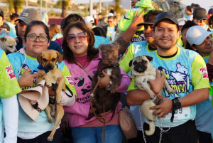 M&aacute;s de mil asistentes y 400 perritos participaron en la carrera &ldquo;Corre con tu Amigo&rdquo;