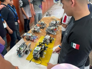 Robótica hidalguense, construyendo pequeños agentes de cambio 