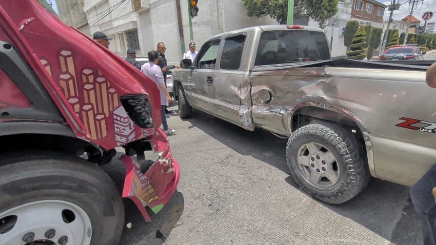 Percance vial involucra a nueva unidad del Tuzobús en Pachuca