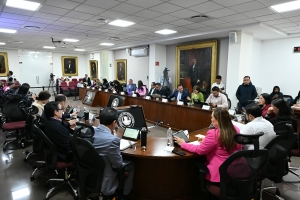 Legisladores aprueban reforma para poner l&iacute;mite a jubilaciones y pensiones
