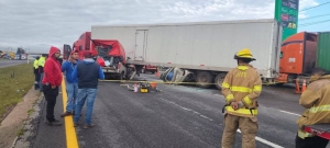 Mueren tres personas en accidente carretero