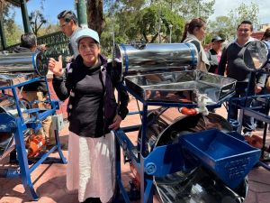 Entrega de apoyos beneficia a ind&iacute;genas residentes en Pachuca