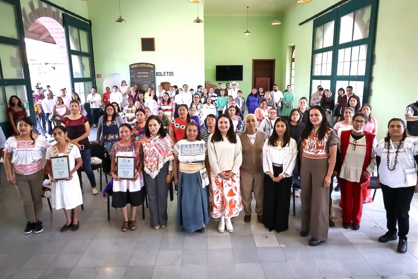Hidalgo y Tlaxcala celebran con foro el Día Mundial del Bordado