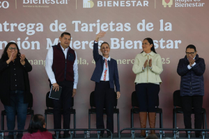 Adelanto: entrega de tarjetas pensi&oacute;n mujeres bienestar en Huauchinango, Puebla