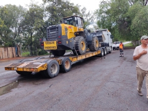 SIPDUS traslada maquinaria para retirar derrumbe en Chapulhuac&aacute;n  &nbsp;