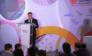 Julio Menchaca promueve a Hidalgo entre empresarios de la Cadena Fibra - Textil - Vestido - Calzado