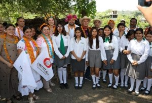 Beneficia SEPH con apoyos e infraestructura a estudiantes de San Felipe Orizatl&aacute;n