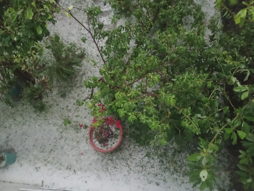 Una tormenta acompañada de granizo, azota Ciudad Sahagún y algunas localidades de Tepeapulco.