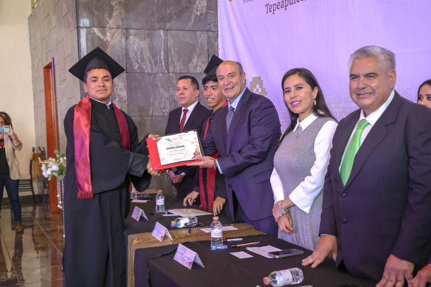 CECyTEH gradúa a estudiantes en Tepeapulco y Mineral de la Reforma