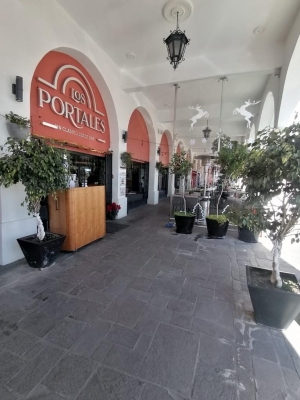 Remodelaci&oacute;n de Restaurant no obstruye paso a peatones en avenida Ju&aacute;rez