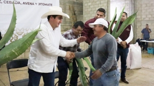 Entrega SADERH apoyos en Huasca y Acatl&aacute;n.