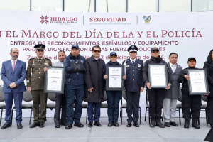 Con reconocimientos, equipamiento e hist&oacute;rico aumento salarial, celebra Gobierno de Hidalgo a las y los polic&iacute;as