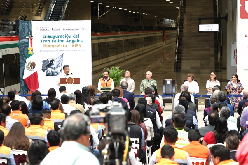 Julio Menchaca acompaña la inauguración del tren Buenavista–AIFA