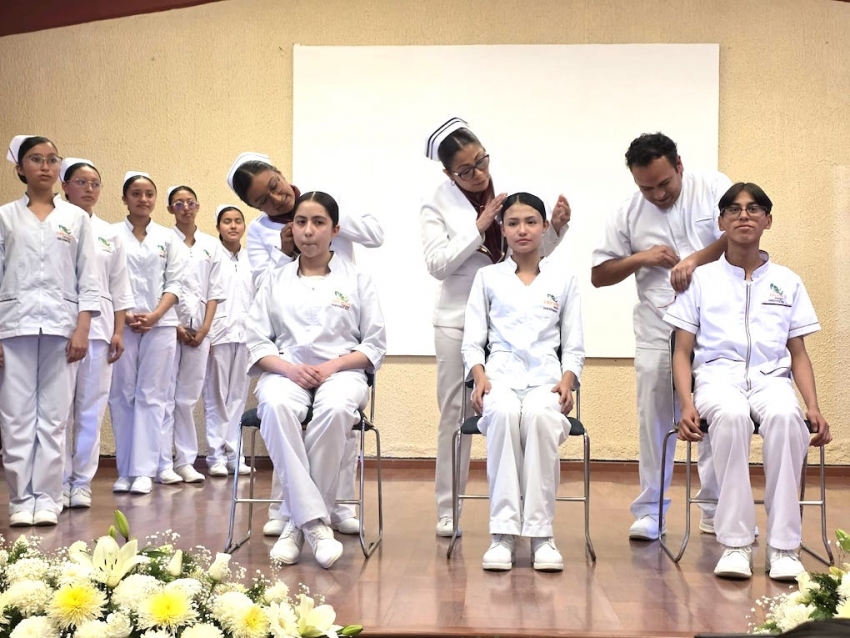 CECyTE Hidalgo realiza imposición de cofias y fistoles en Santiago Tulantepec