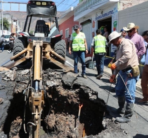 Socavón de casi dos metros